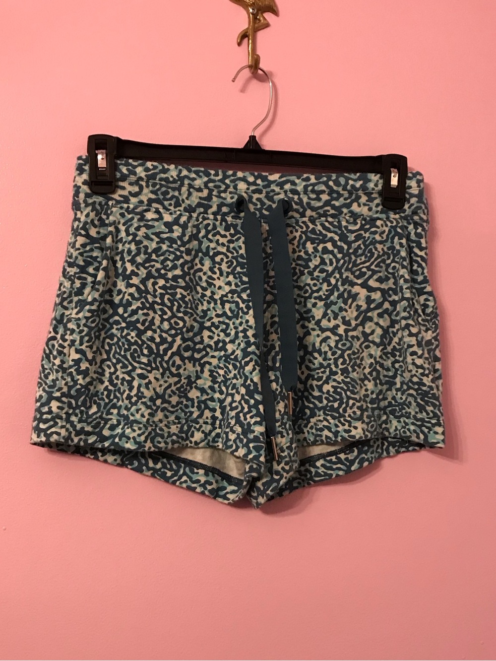 Athleta Balance 4” Shortie Blue Clouded Leopard shorts size medium